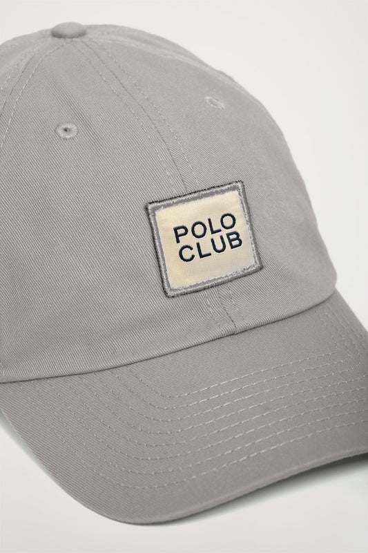 Gorra gris con etiqueta Polo Club