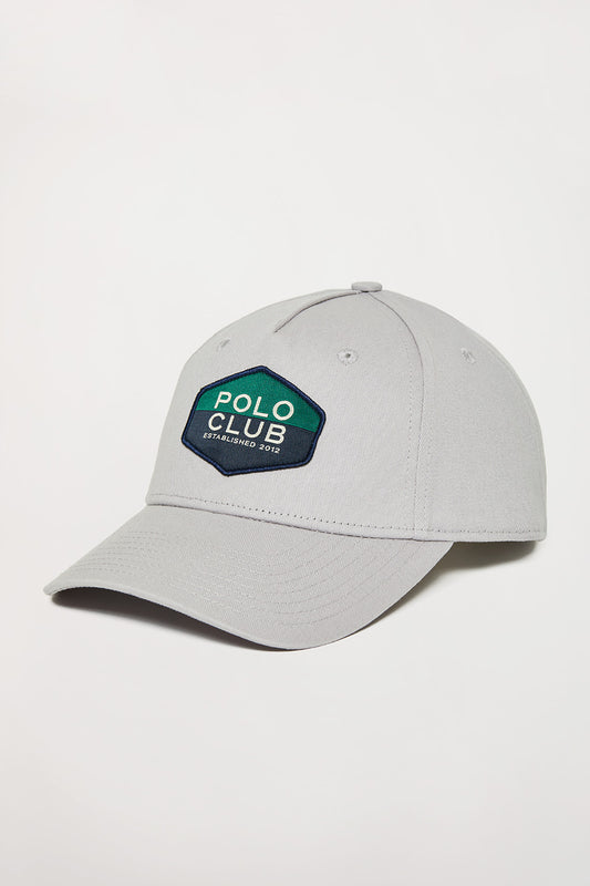 Gorra beisbolera gris con logo