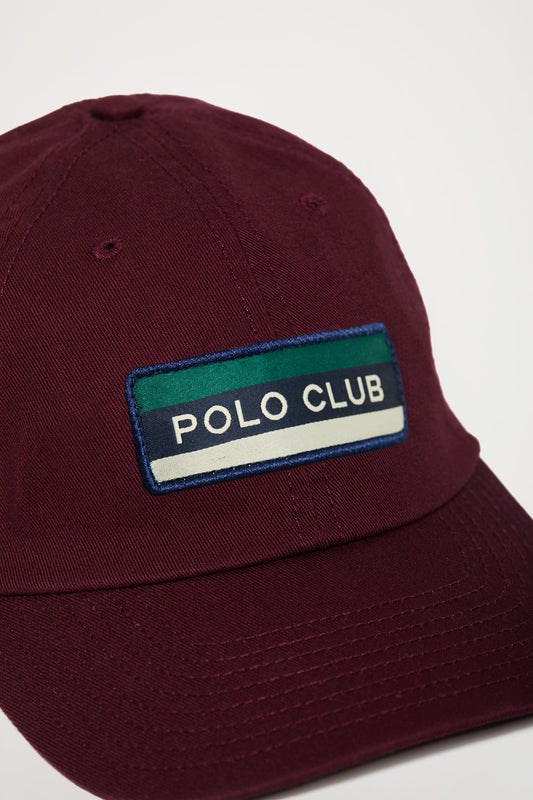 Gorra burdeos de béisbol con parche con logo