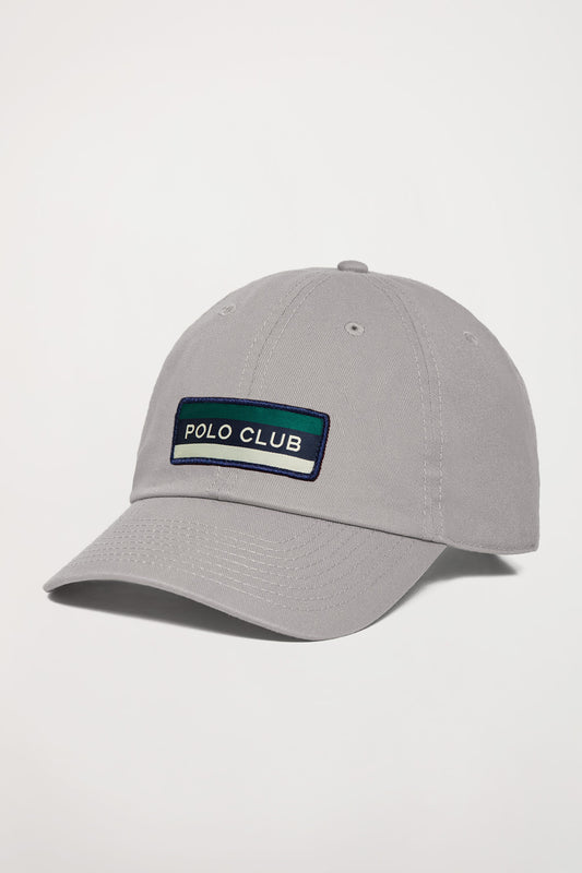 Gorra gris de béisbol con parche con logo