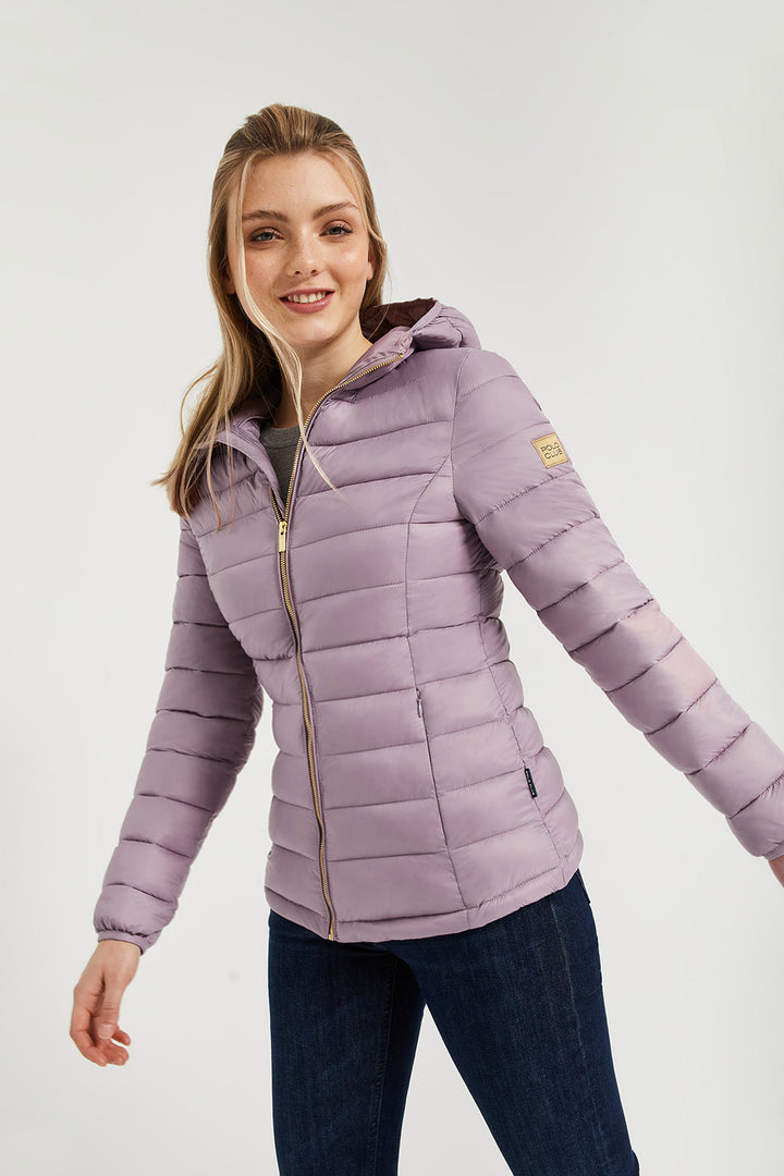 Chaqueta Lalitha color malva reciclada y ultraligera con capucha y detalle Polo Club