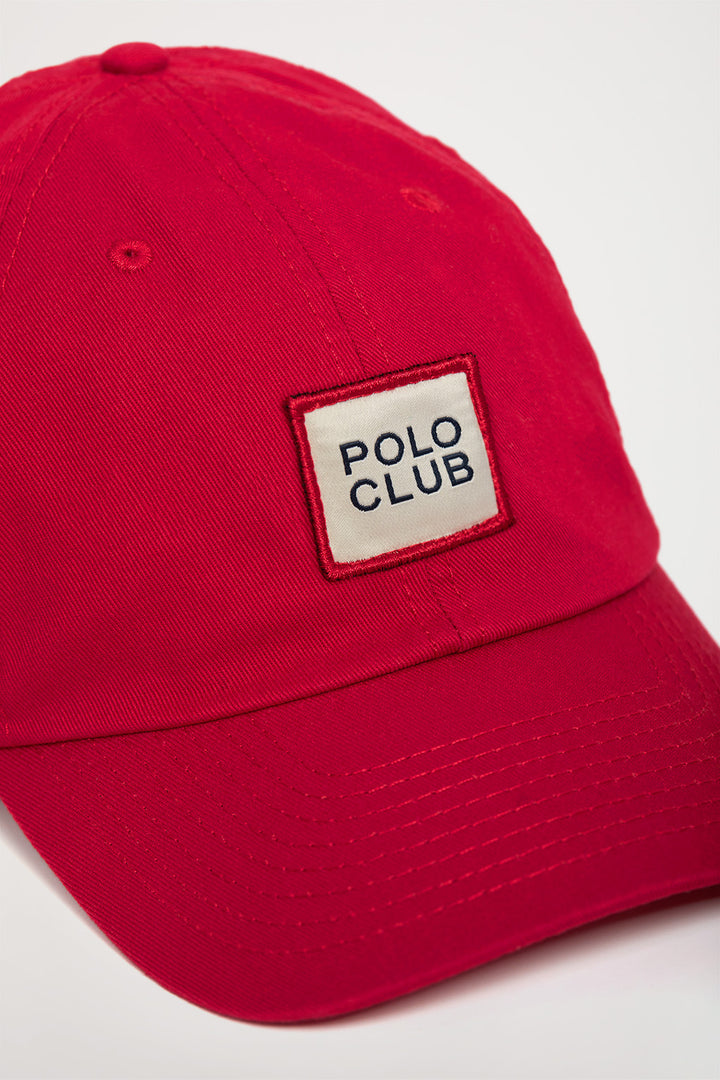 Gorra roja con etiqueta Polo Club