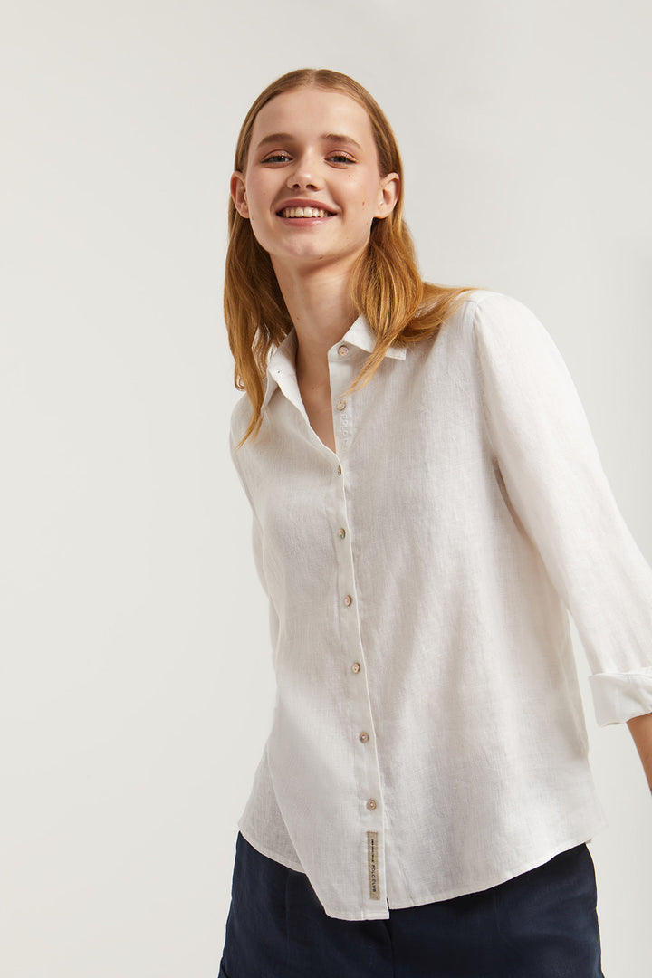 Camisa de linho branca com pormenor bordado