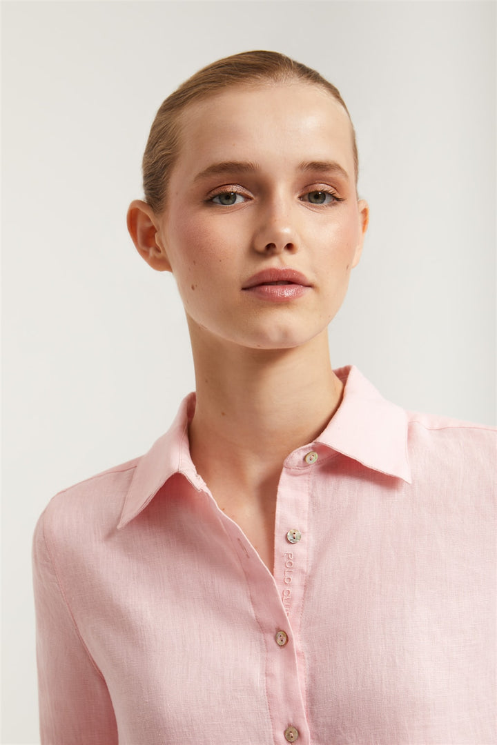 Camisa de lino rosa empolvado con detalle bordado