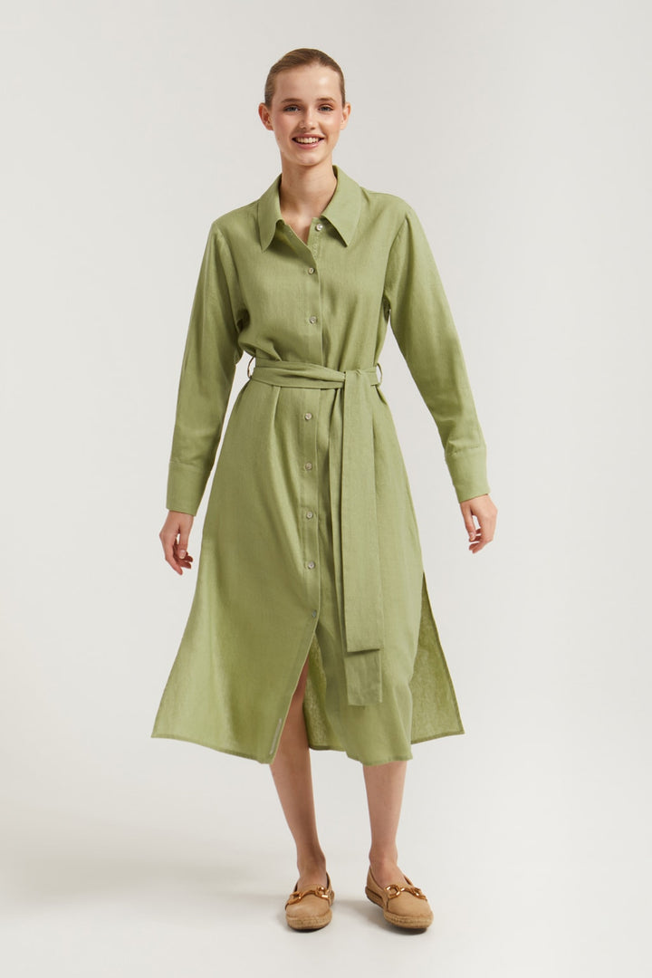 Vestido midi de linho verde com pormenor bordado