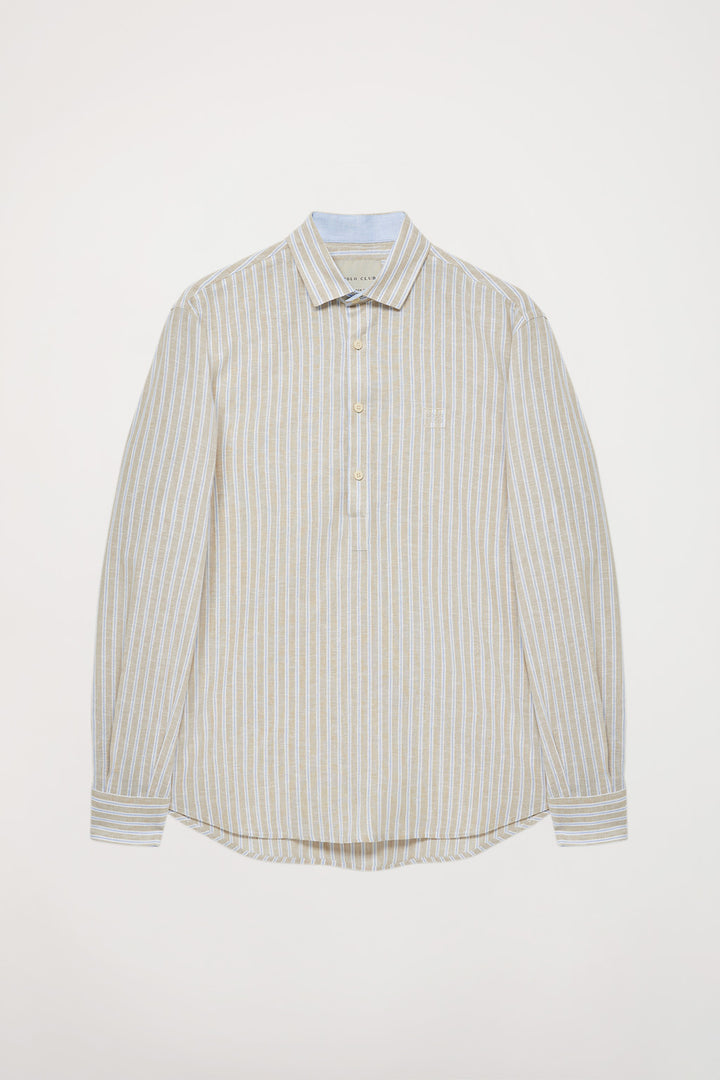 Camisa polera custom fit con cuello francés y detalle bordado