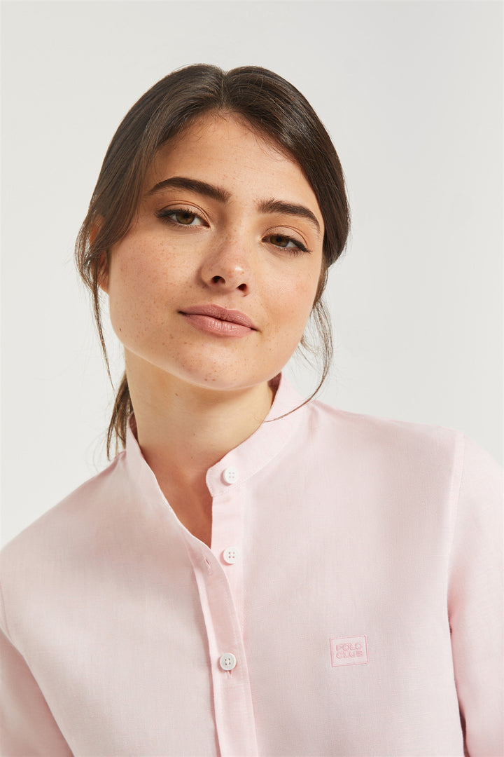 Camisa rosa empoado com gola mao e pormenor bordado no peito