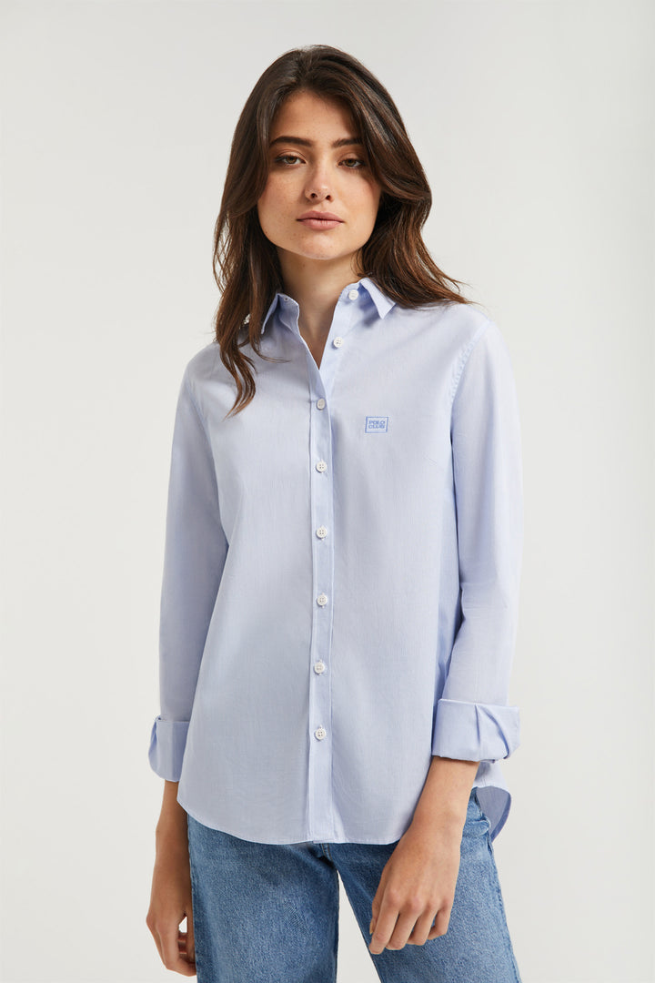Camisa de algodón mil rayas con detalle bordado en el pecho
