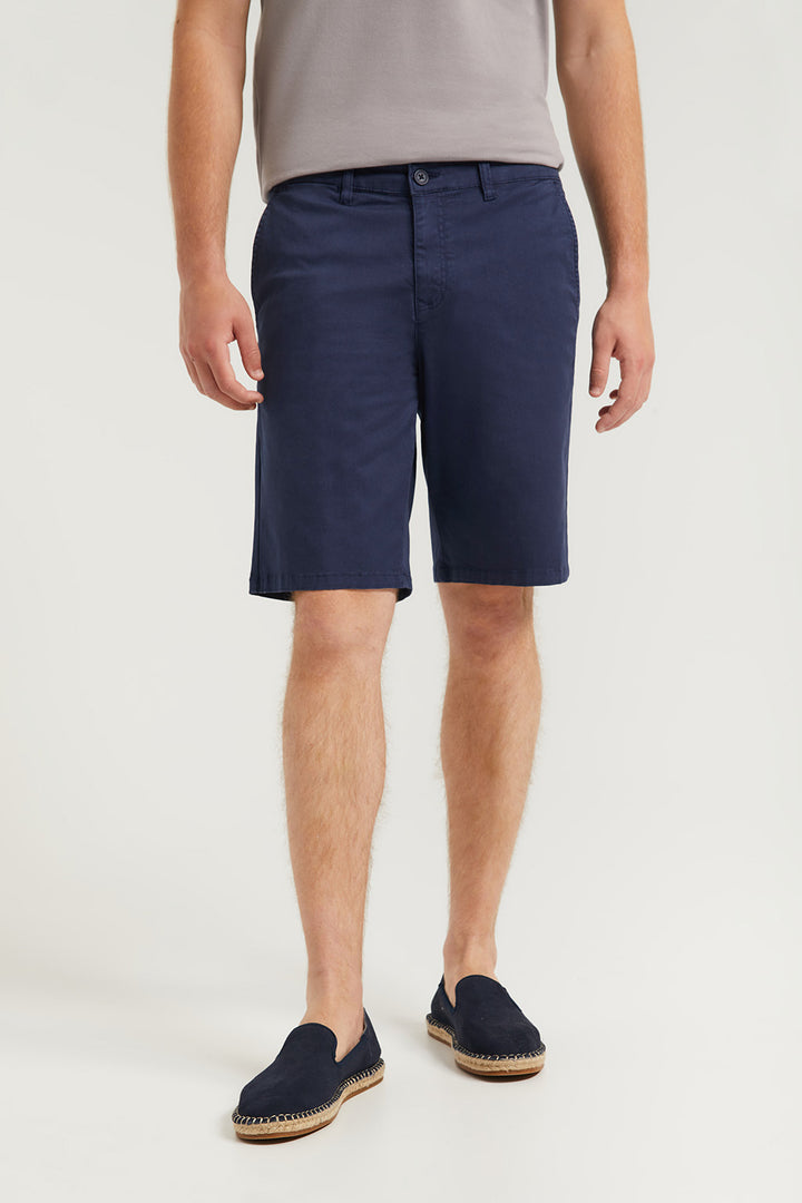 Calção curto em azul marinho Relaxed fit com logótipo bordado