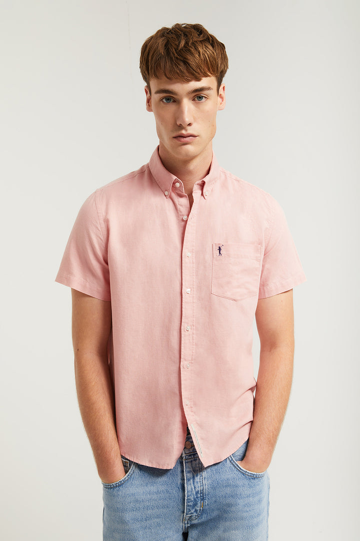 Camisa rosa de lino con bolsillo en el pecho y  logo Rigby Go