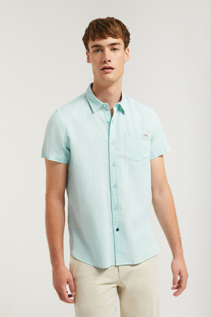 Camisa verde de lino con bolsillo en el pecho