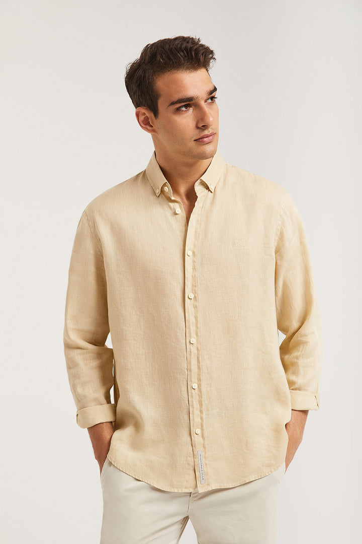 Camisa de linho beige com logótipo bordado