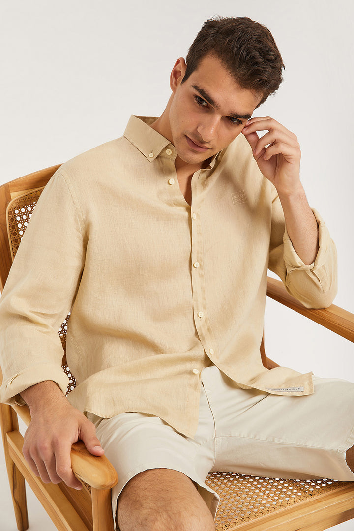 Camisa de linho beige com logótipo bordado
