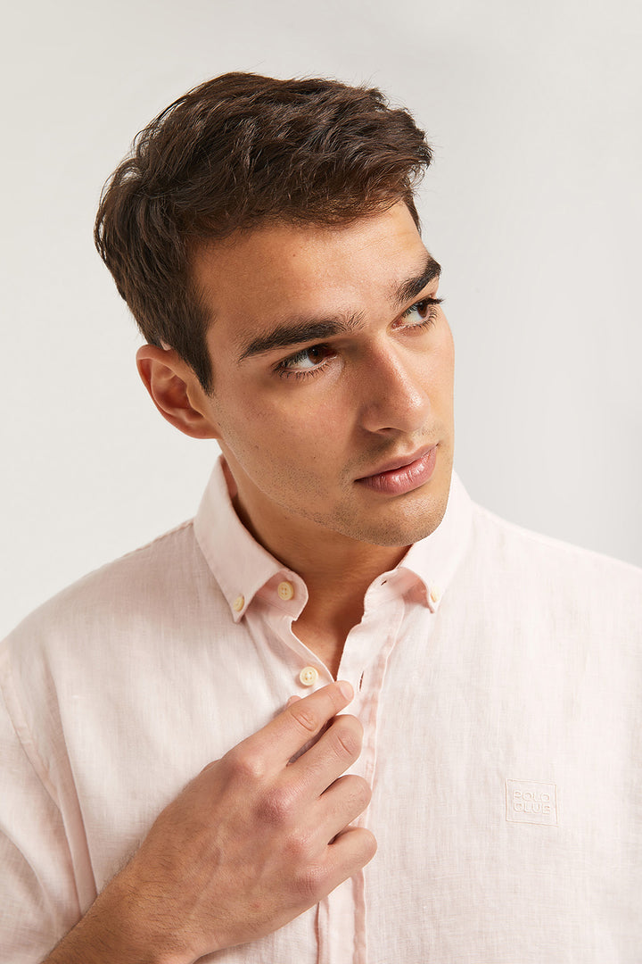 Camisa de linho rosa claro com logótipo bordado