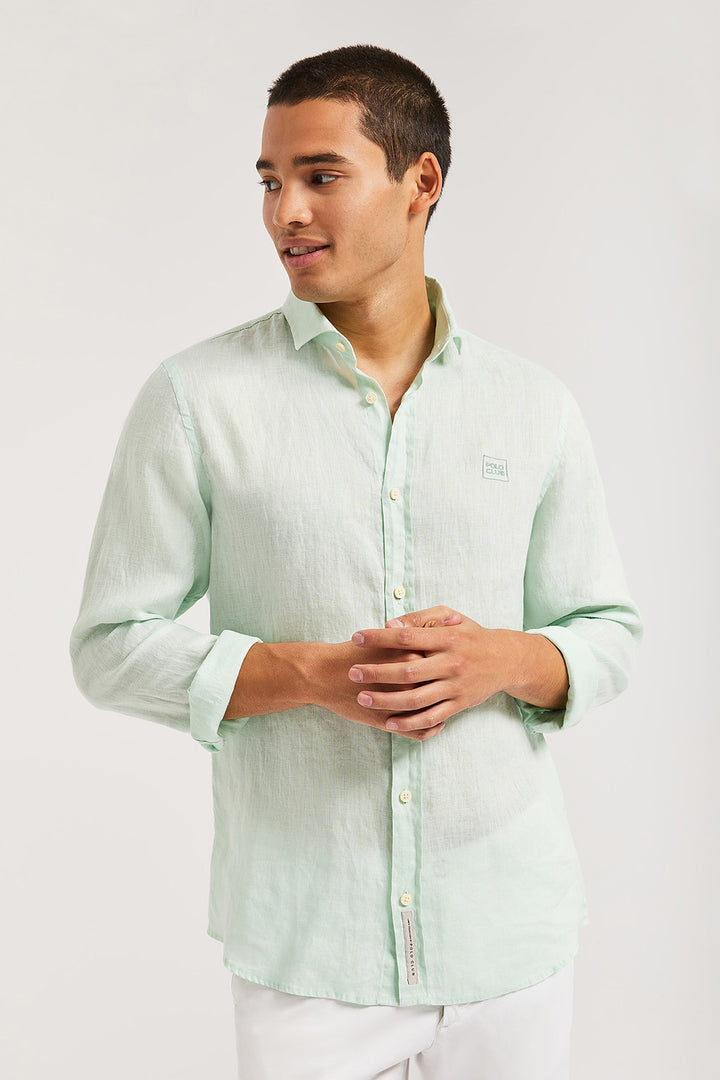 Camisa de lino verde claro custom fit y logo bordado