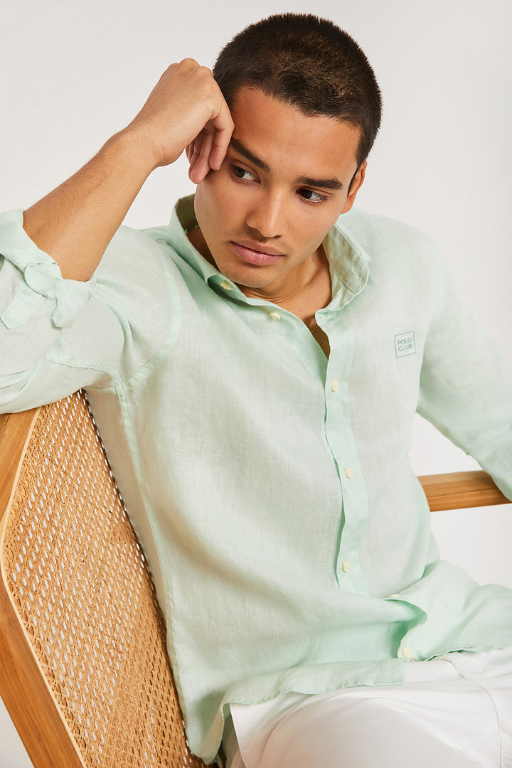 Camisa de lino verde claro custom fit y logo bordado