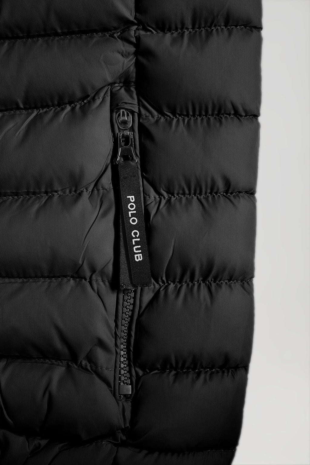 Chaleco gris ultraligero con capucha y detalles Polo Club