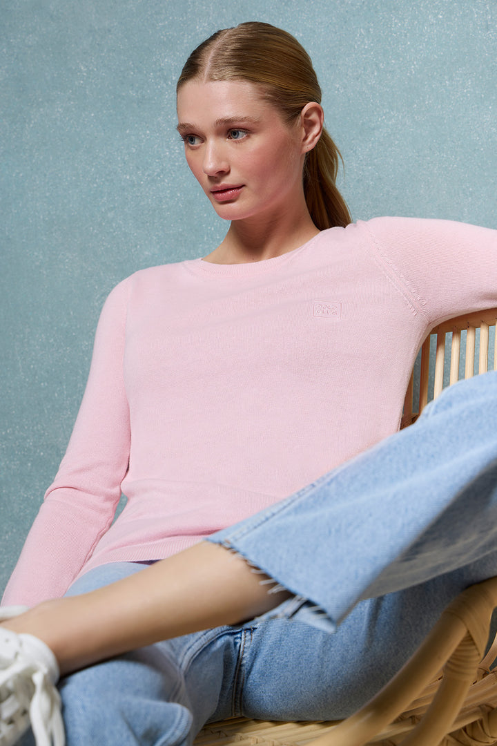 Pink round-neck basic jumper with embroidered logo in matching colour