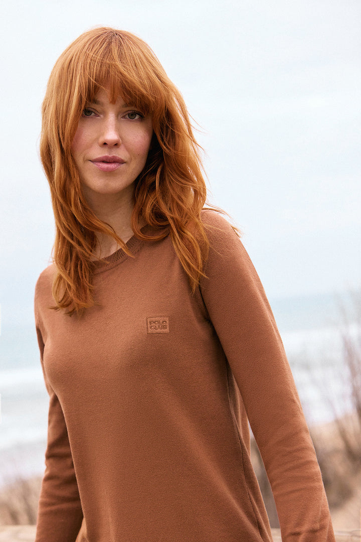 Caldera-red round-neck basic jumper with embroidered logo in matching colour