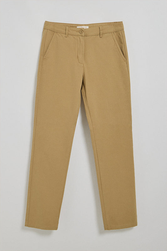 Calças chino May em cor de areia com bordado no bolso minimal Polo Club