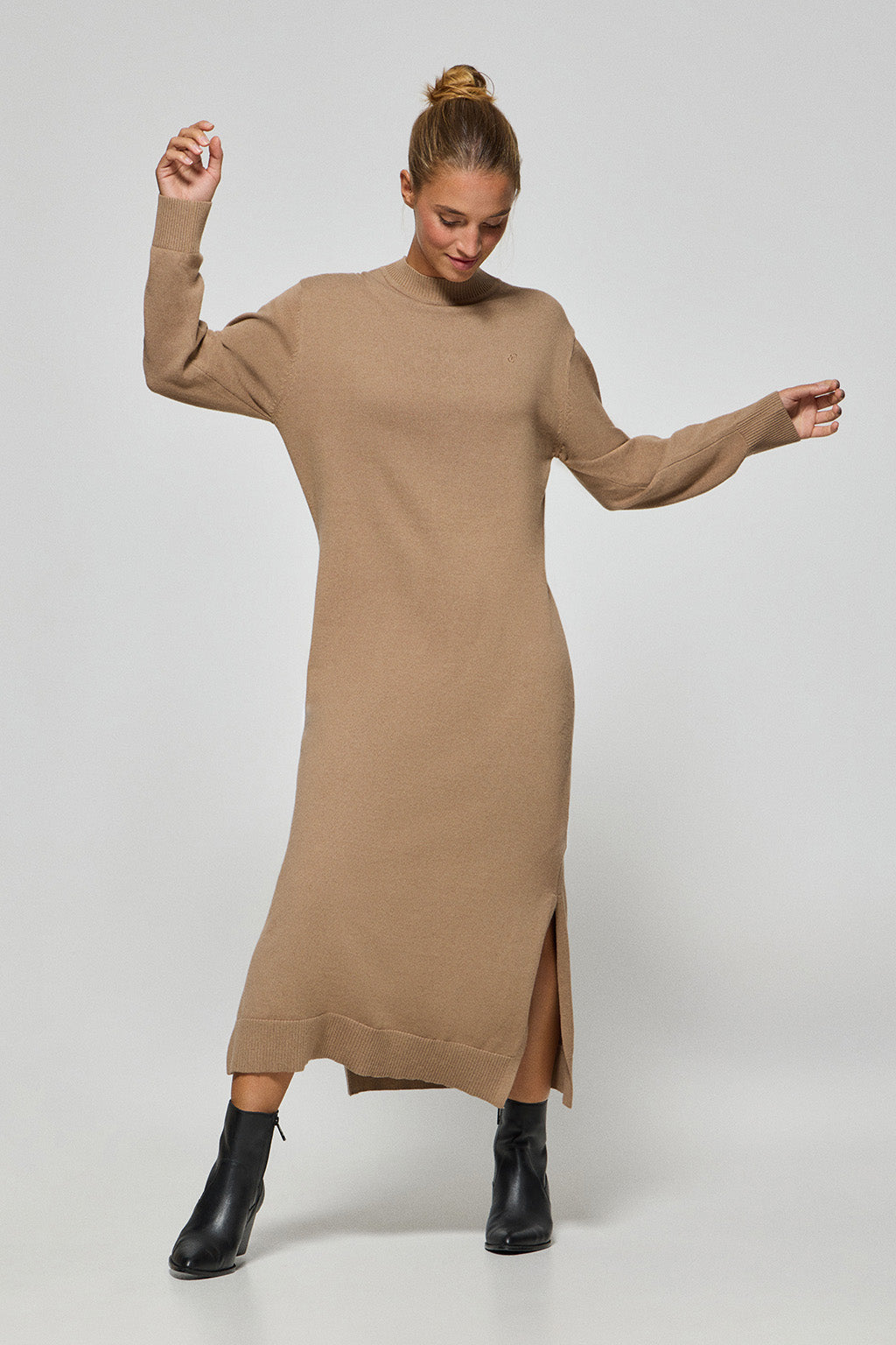 Light-brown knit long dress Nara in plain fabric and monogram Polo