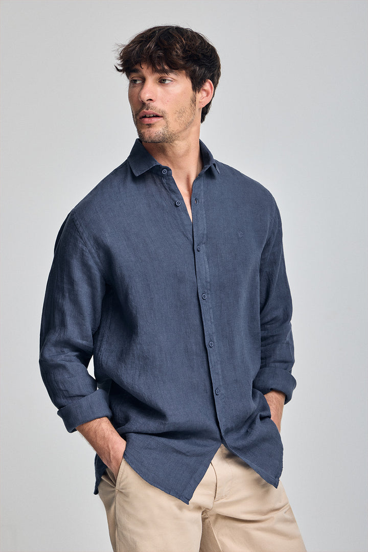 Navy-blue garment-dye linen shirt with embroidered monogram