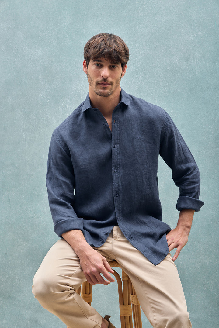 Navy-blue garment-dye linen shirt with embroidered monogram