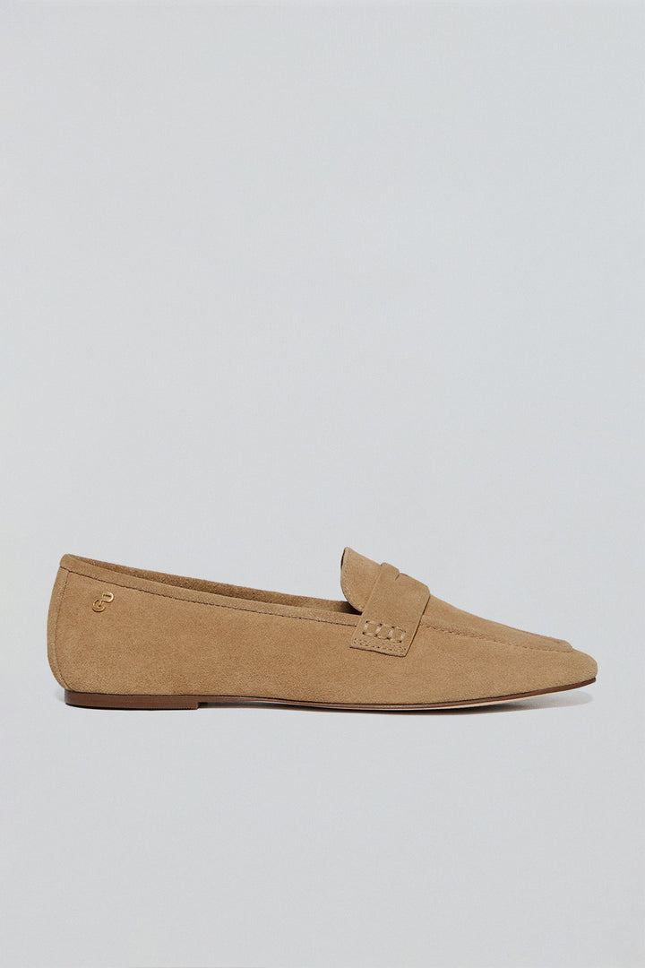 Mocassim Antonella camel de croûte com pormenor metálico