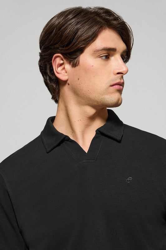 Polo preto Pascal sem botões com monograma bordado