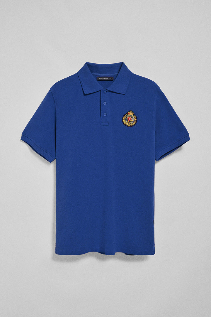 Polo Nautic azul royal com pormenor de emblema náutico no peito
