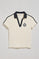 Polo color crudo sin botones y escudo náutico