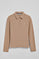 Polo Priyanka marrón suave de cinco botones con bordado Rigby Go