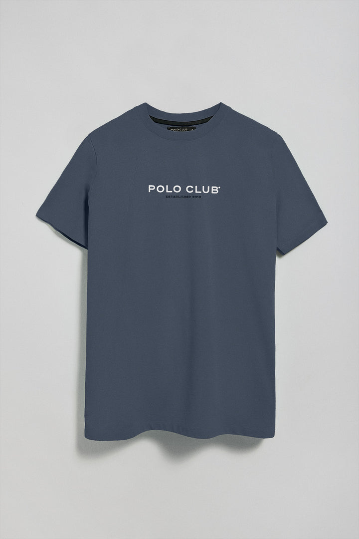 Camiseta azul denim de cuello redondo y logo engomado