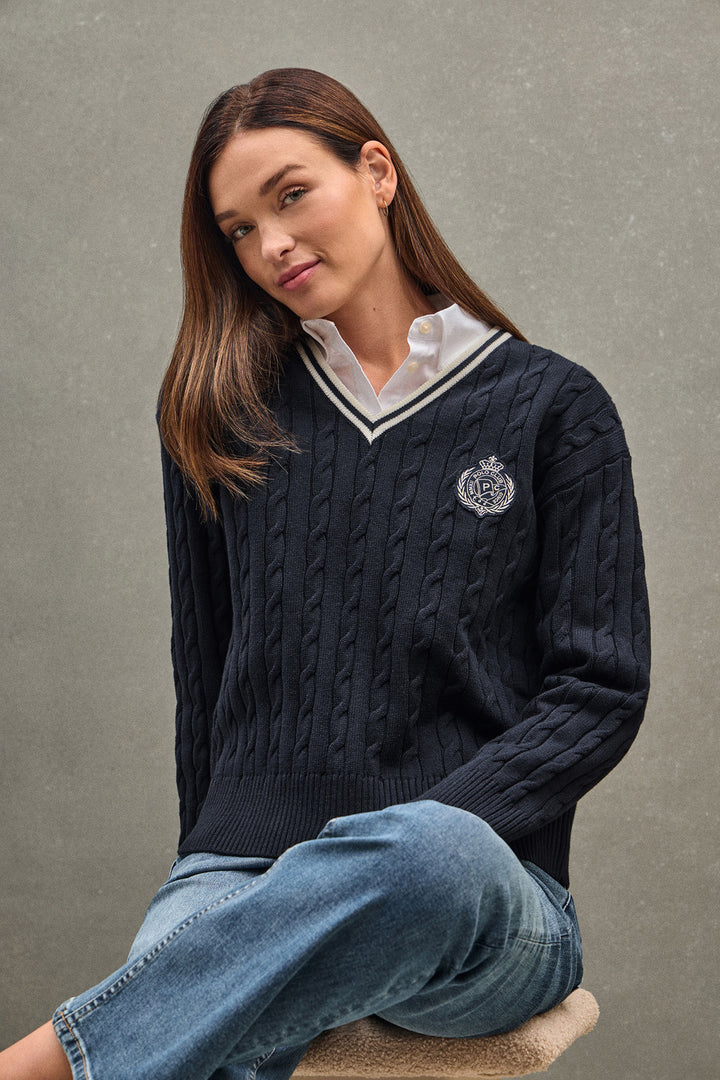 Camisola de malha trançada azul marinho com decote em V e emblema náutico Polo Club