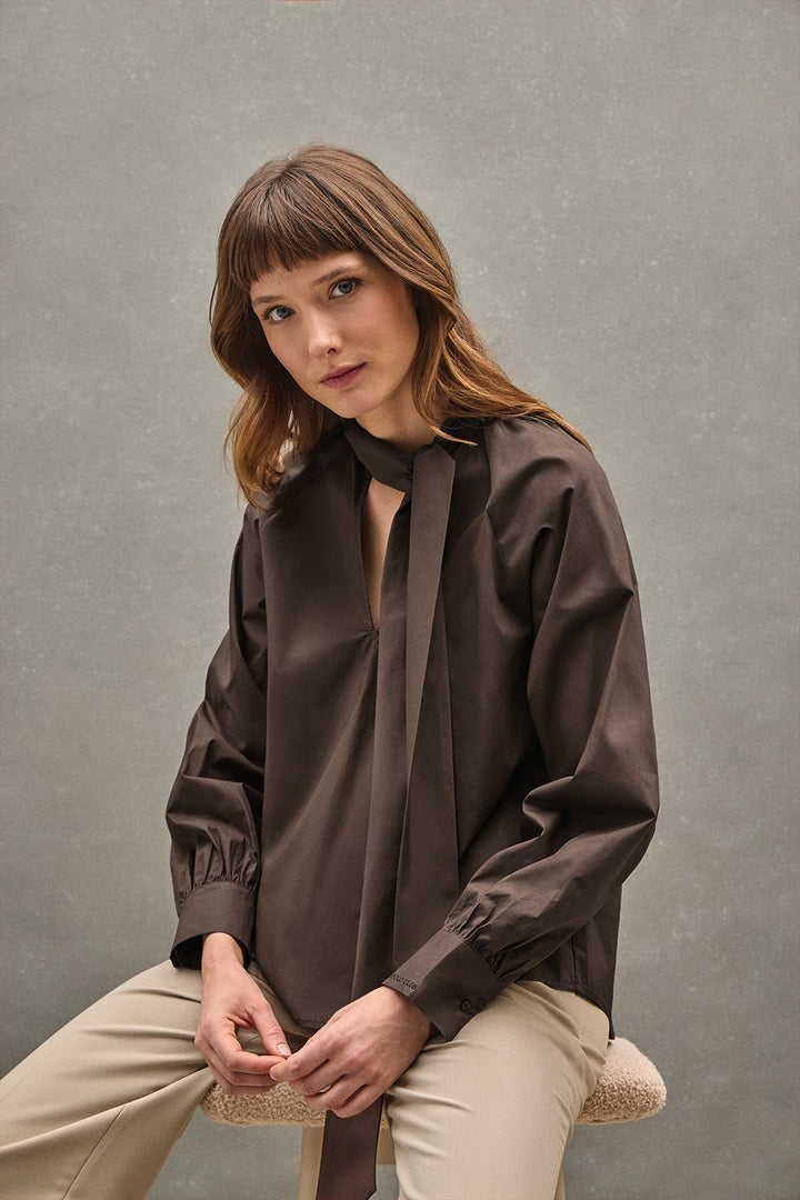 Blusa Catalina cor de chocolate