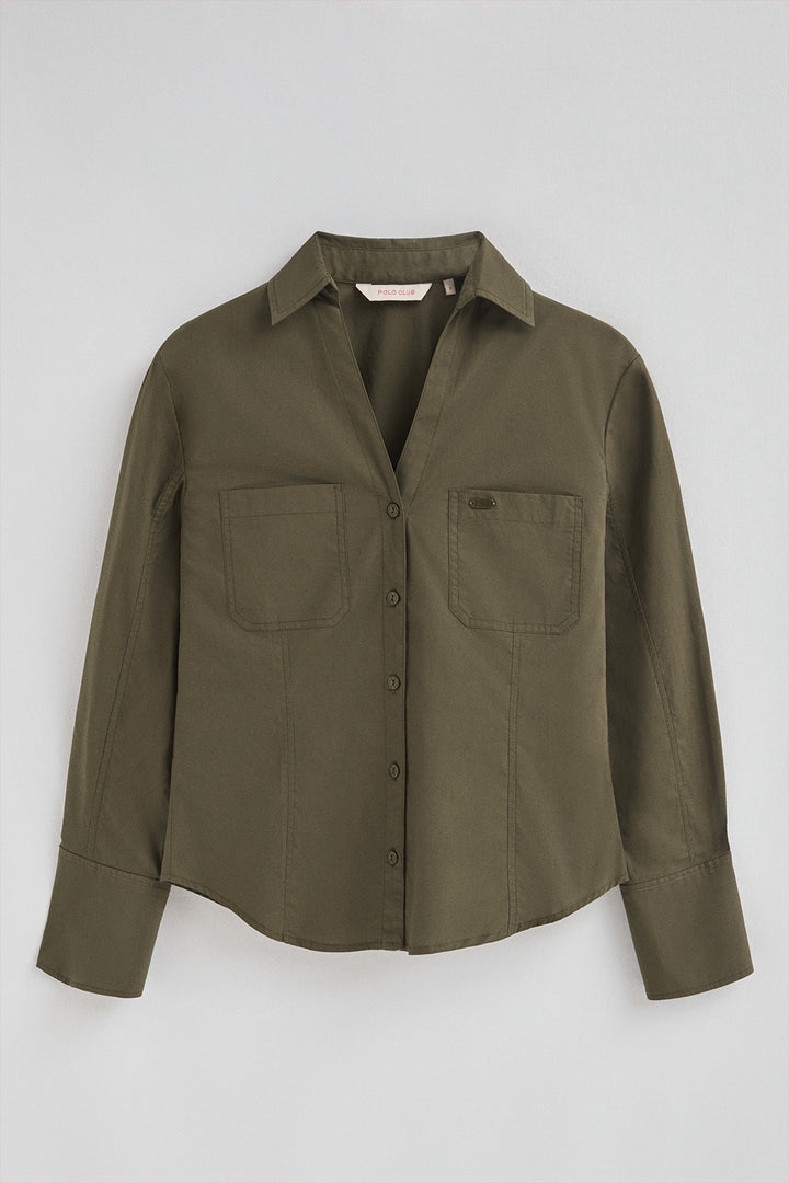Camisa verde azeitona de corte slim e decote em V