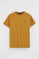 Camiseta color mostaza de manga corta y bordado Rigby Go