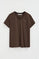 Camiseta color chocolate de manga corta y cuello pico con bordado Rigby Go