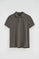 Polo color asfalto de corte slim con bordado Rigby Go
