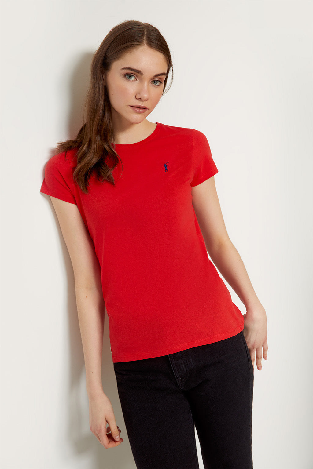 Camiseta roja con logo bordado Go – Polo Club