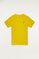 T-shirt amarela com pequeno logótipo bordado