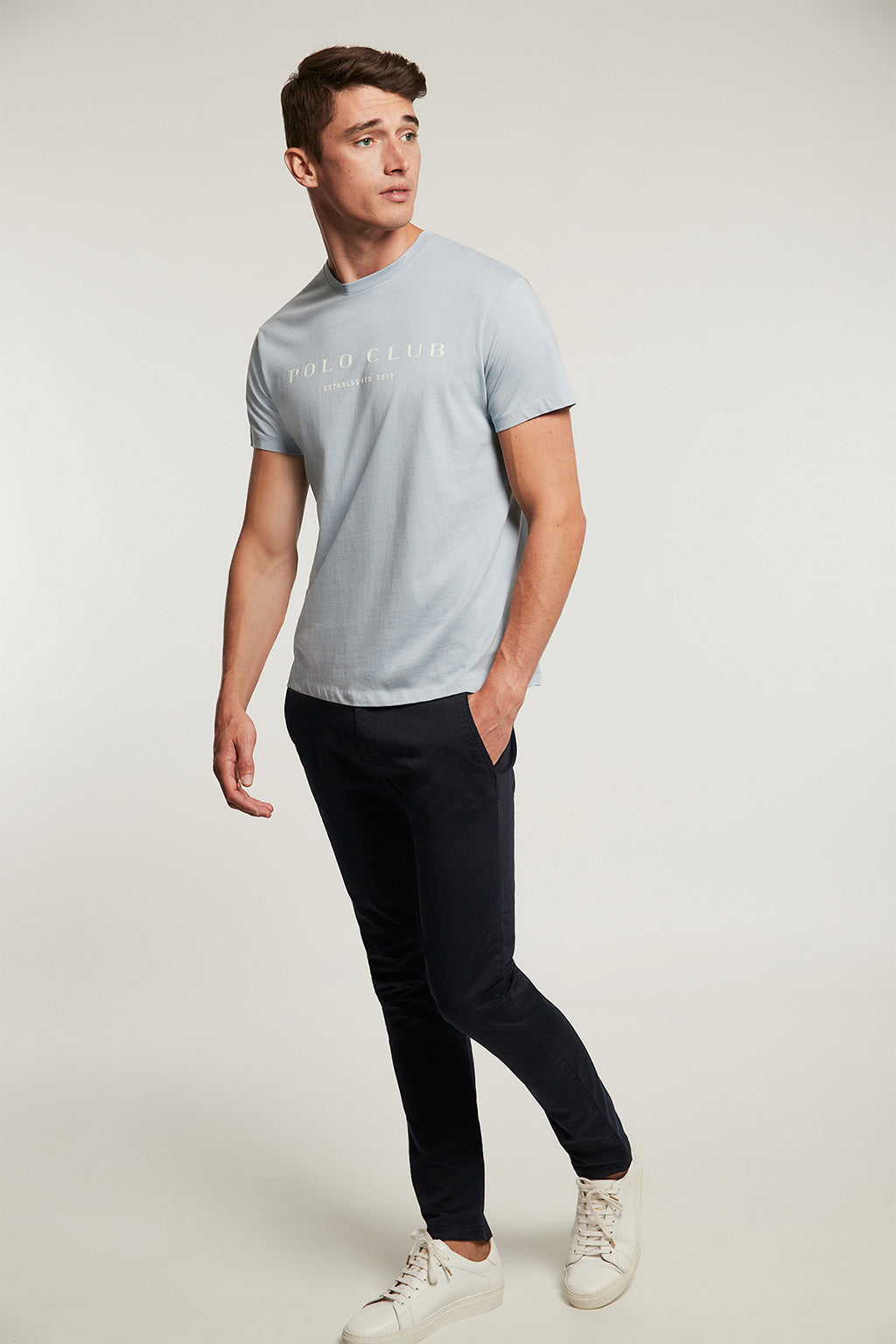 Camiseta orgánica azul pastel con estampación gráfica | HOMBRE  | POLO CLUB