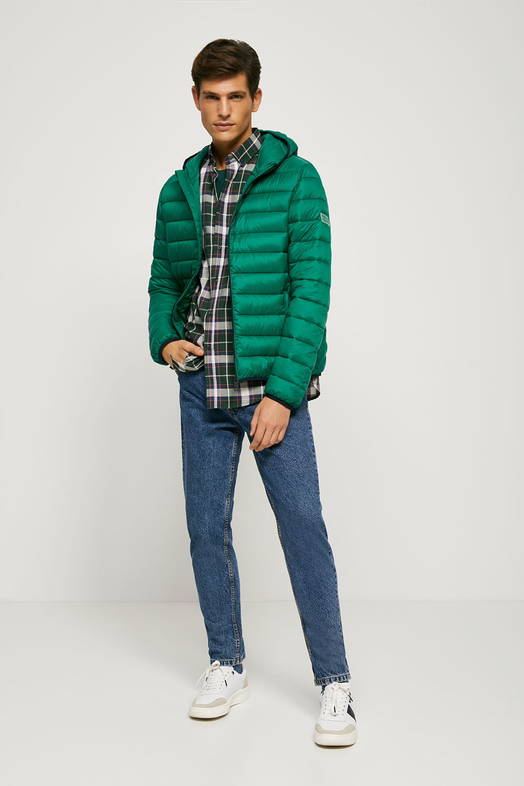 Chaqueta ultraligera verde con capucha y parche translucido en la manga | HOMBRE  | POLO CLUB