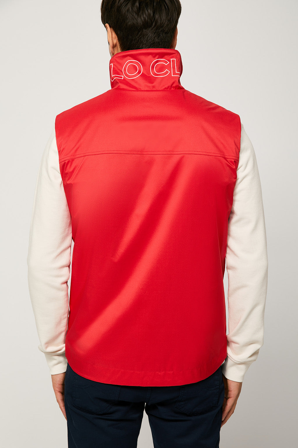 Chaleco técnico rojo con estampado en el cuello – Polo Club