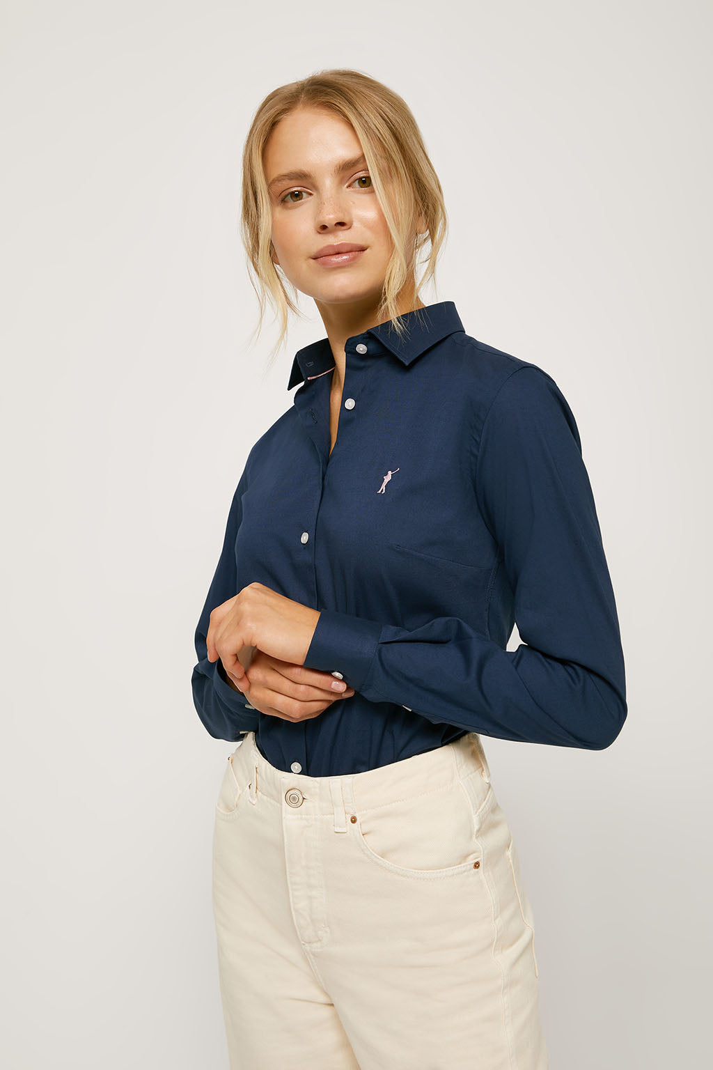 Camisa entallada azul marino popelín con logo bordado – Polo Club