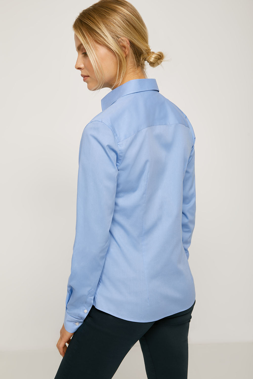 Camisa entallada azul de popelín con logo bordado | MUJER  | POLO CLUB