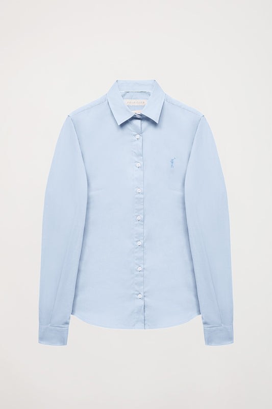 Camisa entallada azul cielo de popelín con logo bordado