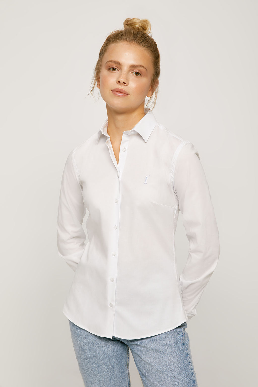 Camisa entallada blanca de popelín con logo bordado | MUJER  | POLO CLUB