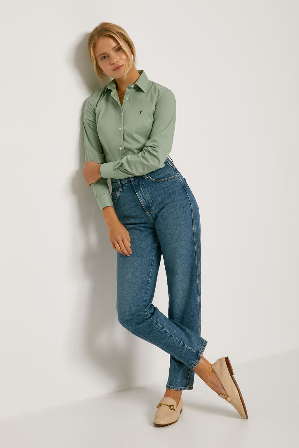 Camisa entallada verde claro de popelín con logo bordado | MUJER  | POLO CLUB