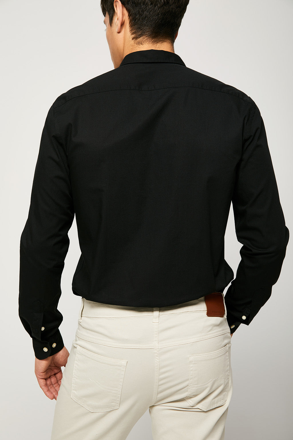 Camisa negra top bordada hombre